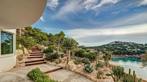 Spectacular frontline designer villa Spectacular frontline designer villa